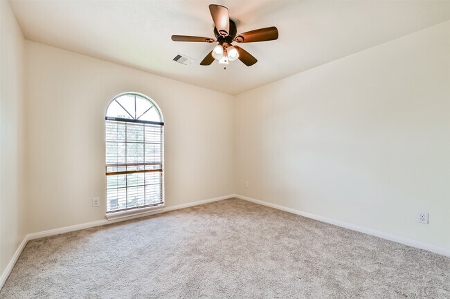 Building Photo - 2614 Brahman Dr
