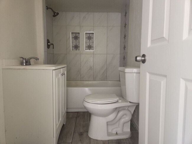 Building Photo - Spacious Centrally Located Home