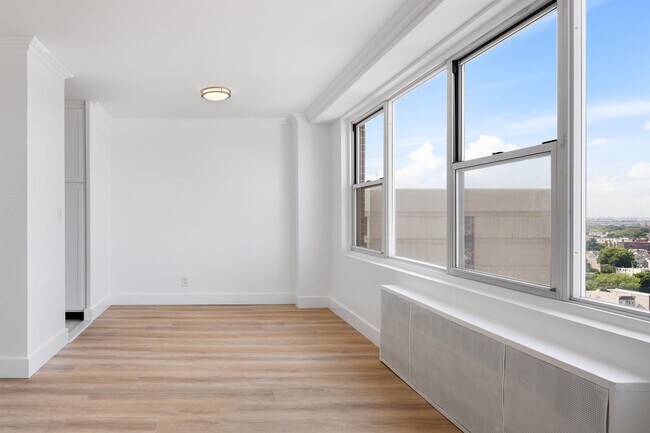 Building Photo - 10 Huron Ave