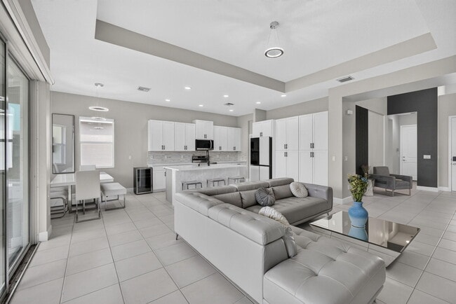 Building Photo - 16293 Melogold Dr