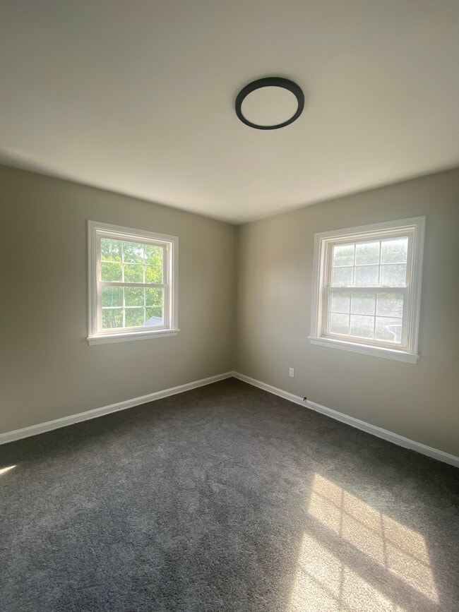 Building Photo - 533 Station St