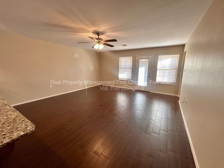 Building Photo - 420 Ridge Point Dr