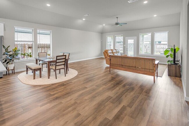 Building Photo - 8522 Sun Coral Dr