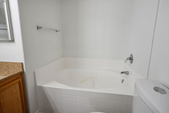 Building Photo - 10550 W Alexander Rd