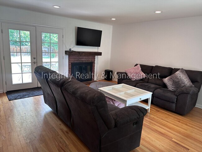 Building Photo - 3367 W Arlington Ave