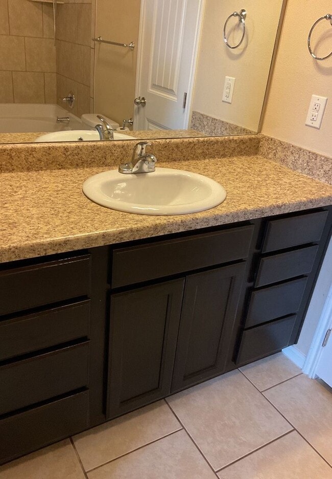 Building Photo - 4610 Cambridge Dr