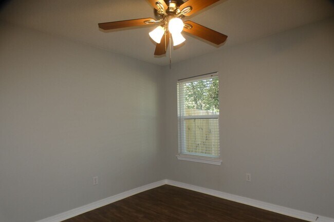 Building Photo - 4-Bedroom Home On Cul-De-Sac