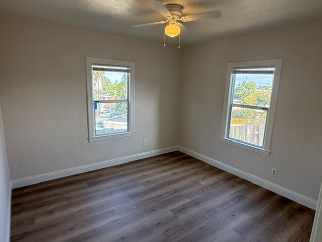 Building Photo - 143 Ladera Dr