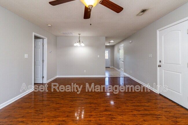 Building Photo - 4622 Ventura Dr