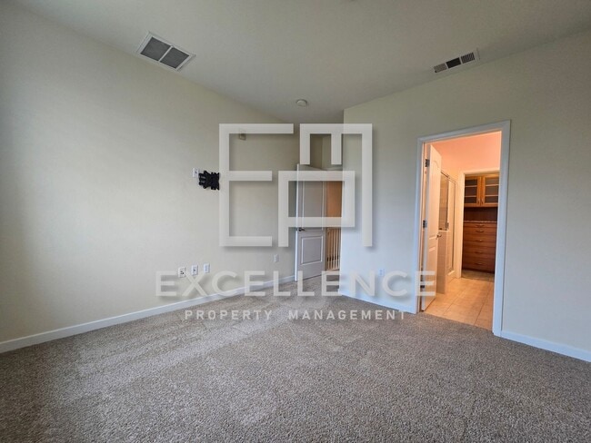 Building Photo - 2/2.5, 2 Car Tandem Garage, 2 En-Suite Bedrooms, Washer and Dryer - Japan Town