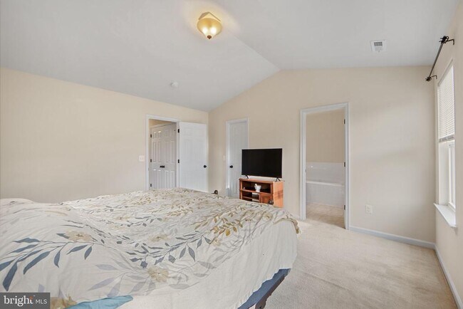 Building Photo - 2210 Mallard Landing Dr