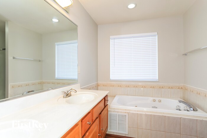 Building Photo - 5158 Grandin Ridge Dr