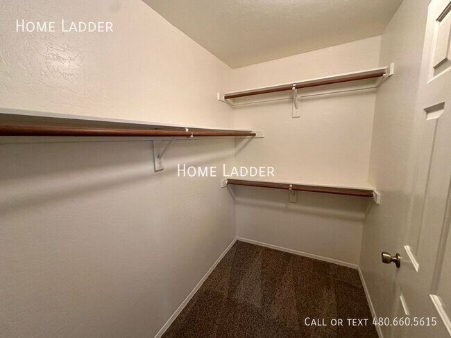 Building Photo - 5437 E Greenway St