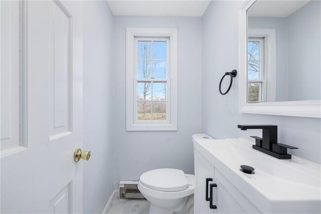 Building Photo - 4 Longmeadow Ave