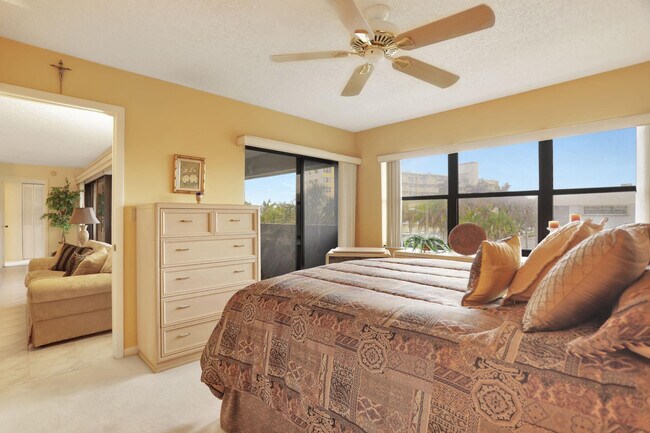 Building Photo - 330 SE 20th Ave