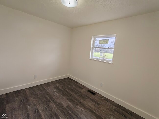 Building Photo - 2183 S Fairview Dr