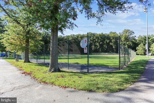 Building Photo - 1806 Arcola Ave
