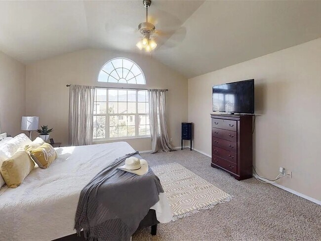Building Photo - 8021 Lodi Ln