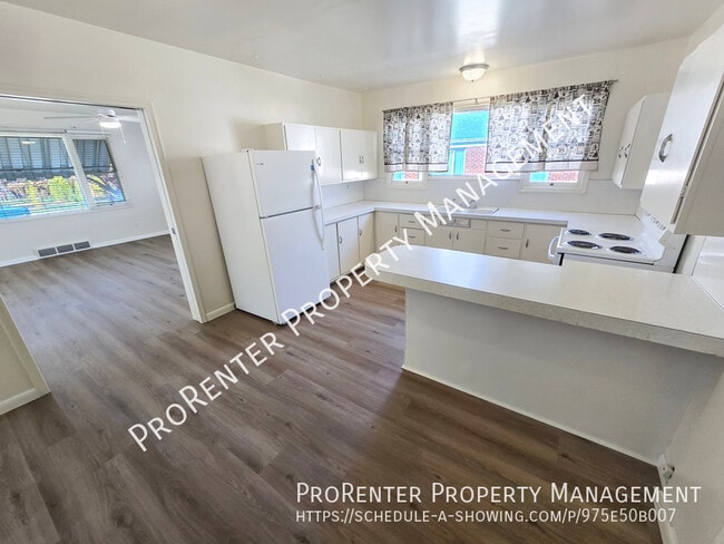 Building Photo - 2338 Van Buren Ave