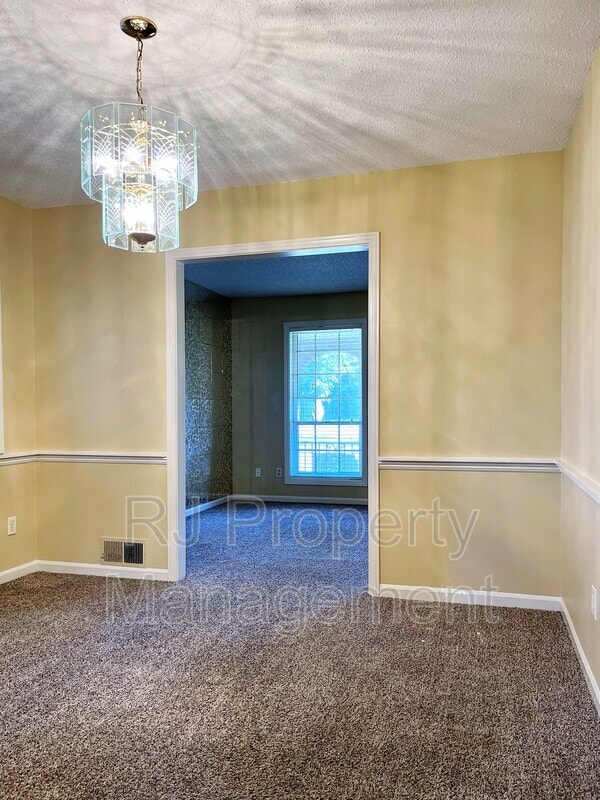 Building Photo - 3235 Foxgate Dr