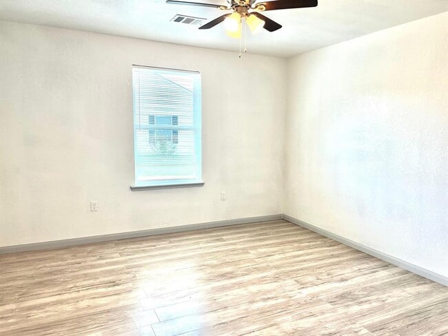 Building Photo - 1242 Chevy Chase Dr