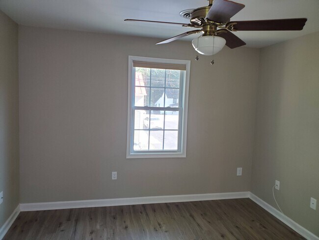 Building Photo - Triplex