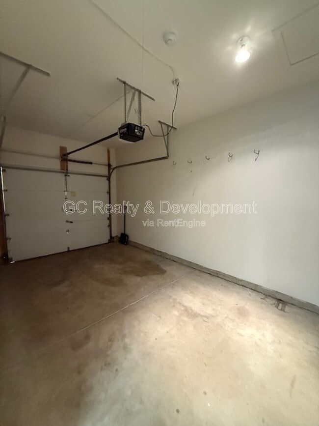 Building Photo - 2481 Hearthstone Dr