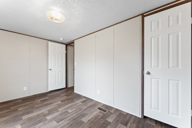 Building Photo - 184 S King Charles Ct