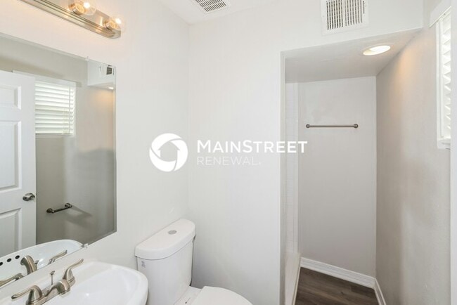 Building Photo - 4 Bedroom Pet-Friendly Home in Phoenix, AZ...