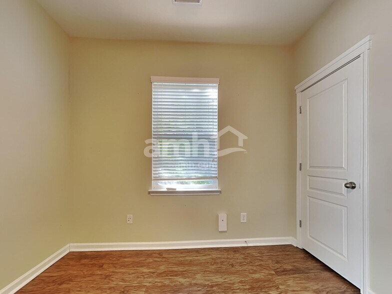 Building Photo - 13527 Provincial Ct