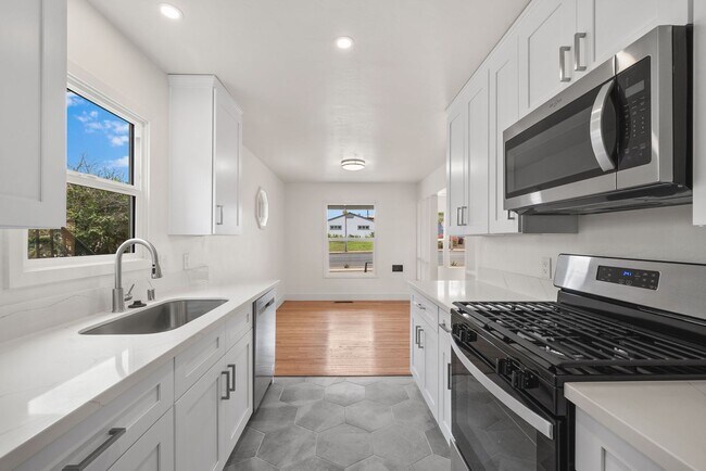 Building Photo - 4376 Del Monte