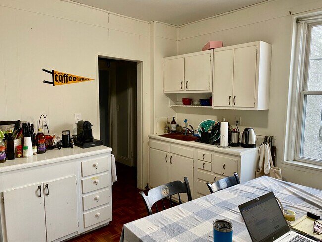 Building Photo - 76 Babcock St