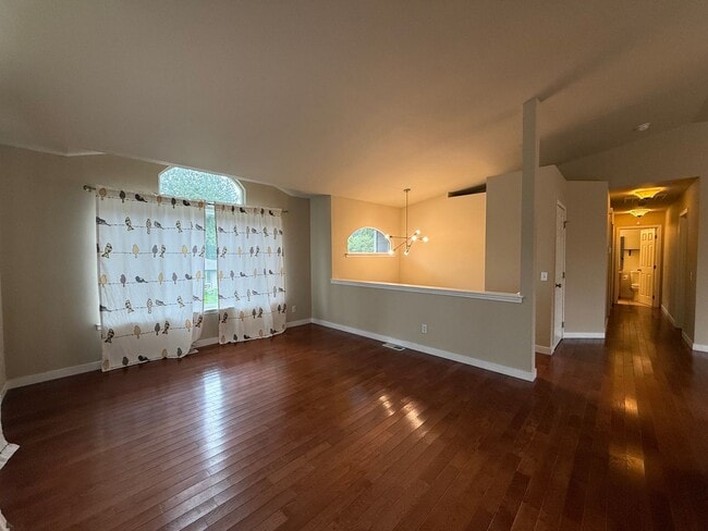 Building Photo - Beautiful Split-Entry 4 Bed 3 Bath Home Fully Fenced Yard