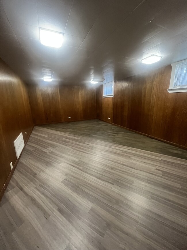 Building Photo - 6448 Iris Way