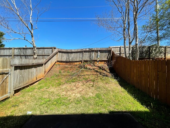 Building Photo - 118 W Briar Dr