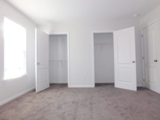 Building Photo - 37 Squire Cir