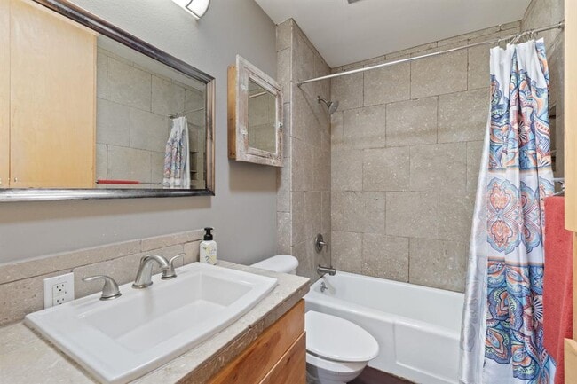 Building Photo - 3104 Candlelight Ct