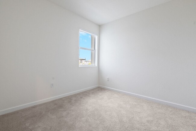 Building Photo - Modern 3-Bedroom Townhome with Private Backyard in Homestead