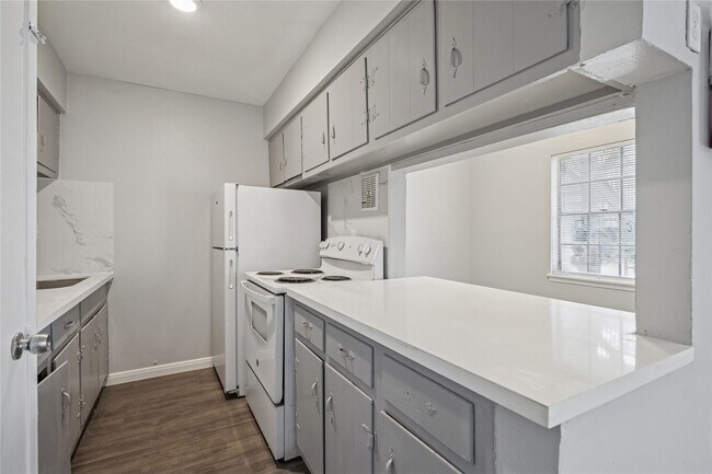 Building Photo - 1716 Crownover Rd