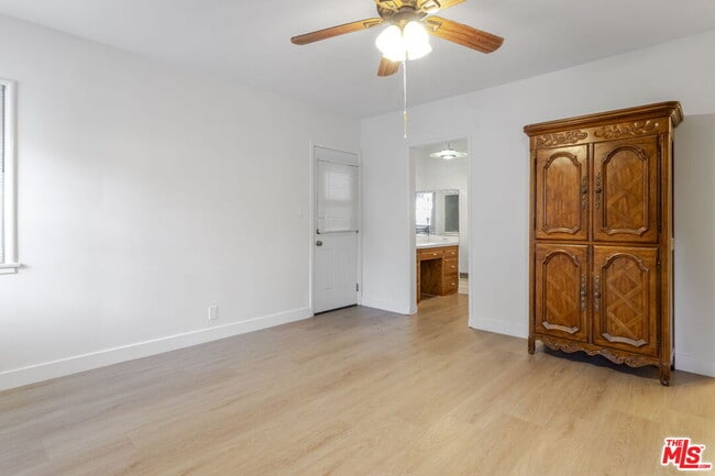 Building Photo - 2302 Bagley Ave