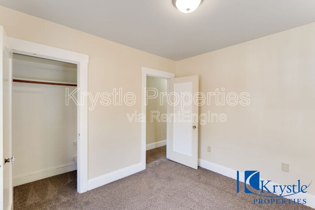 Building Photo - 517 Alhambra St