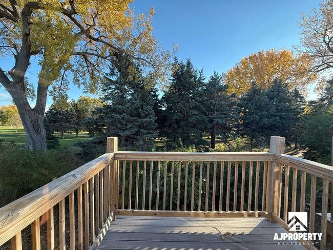 Building Photo - 931 S Newcomb Ave