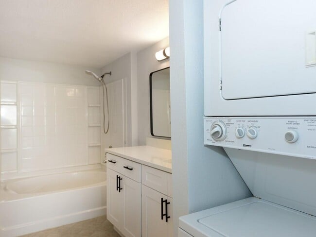 Building Photo - 2560 S Ocean Blvd