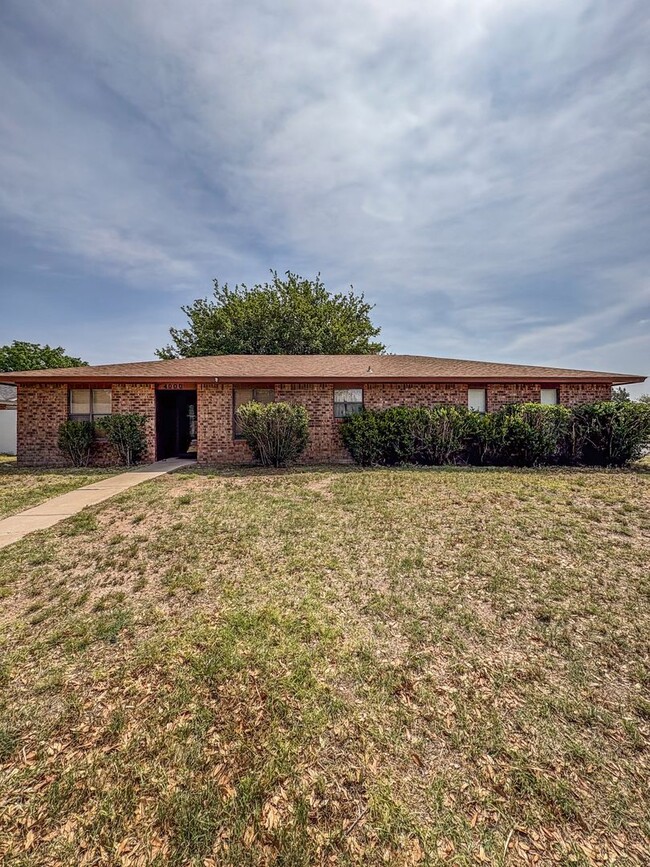 Primary Photo - 4000 Mescalero Dr