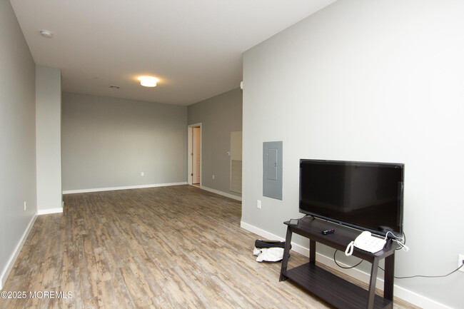 Building Photo - 1075 Stephenson Ave