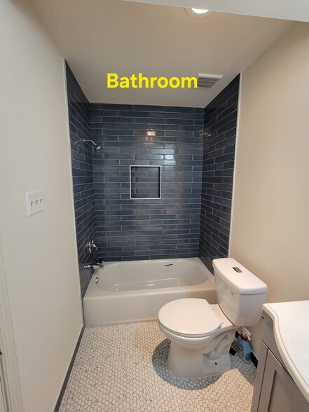 Building Photo - 3332 Woodburn Village Dr