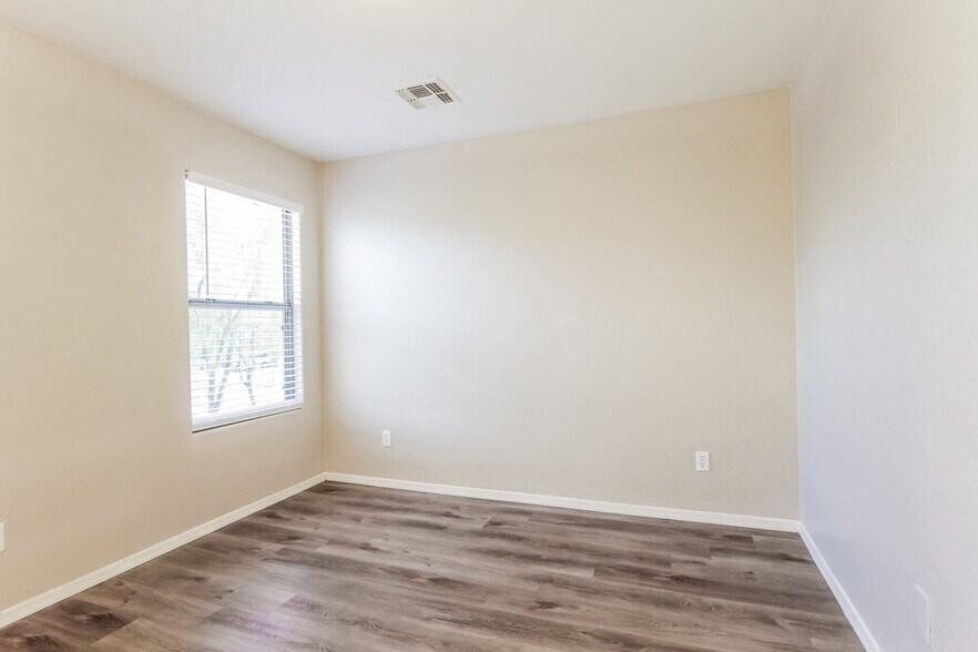 Building Photo - 18514 W Udall Dr
