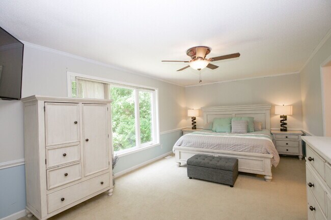 Building Photo - 806 Sumac Ln