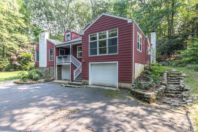 Building Photo - 211 New Canaan Rd