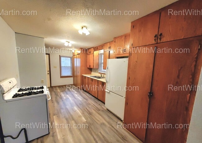 Building Photo - FOR RENT- Lovely 3 bedroom home on the Wes...